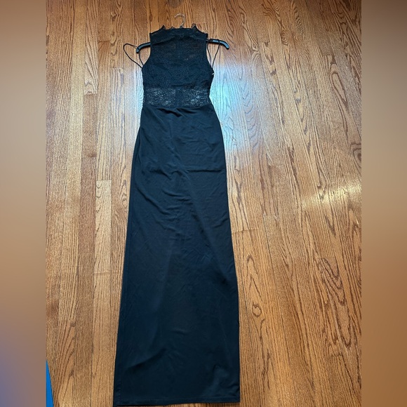 Alice + Olivia Black Lace Sheer Panel Evening Gown - Picture 4 of 6